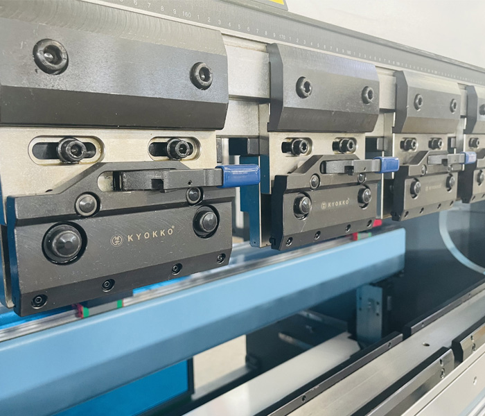 Manual top tool clamping mod